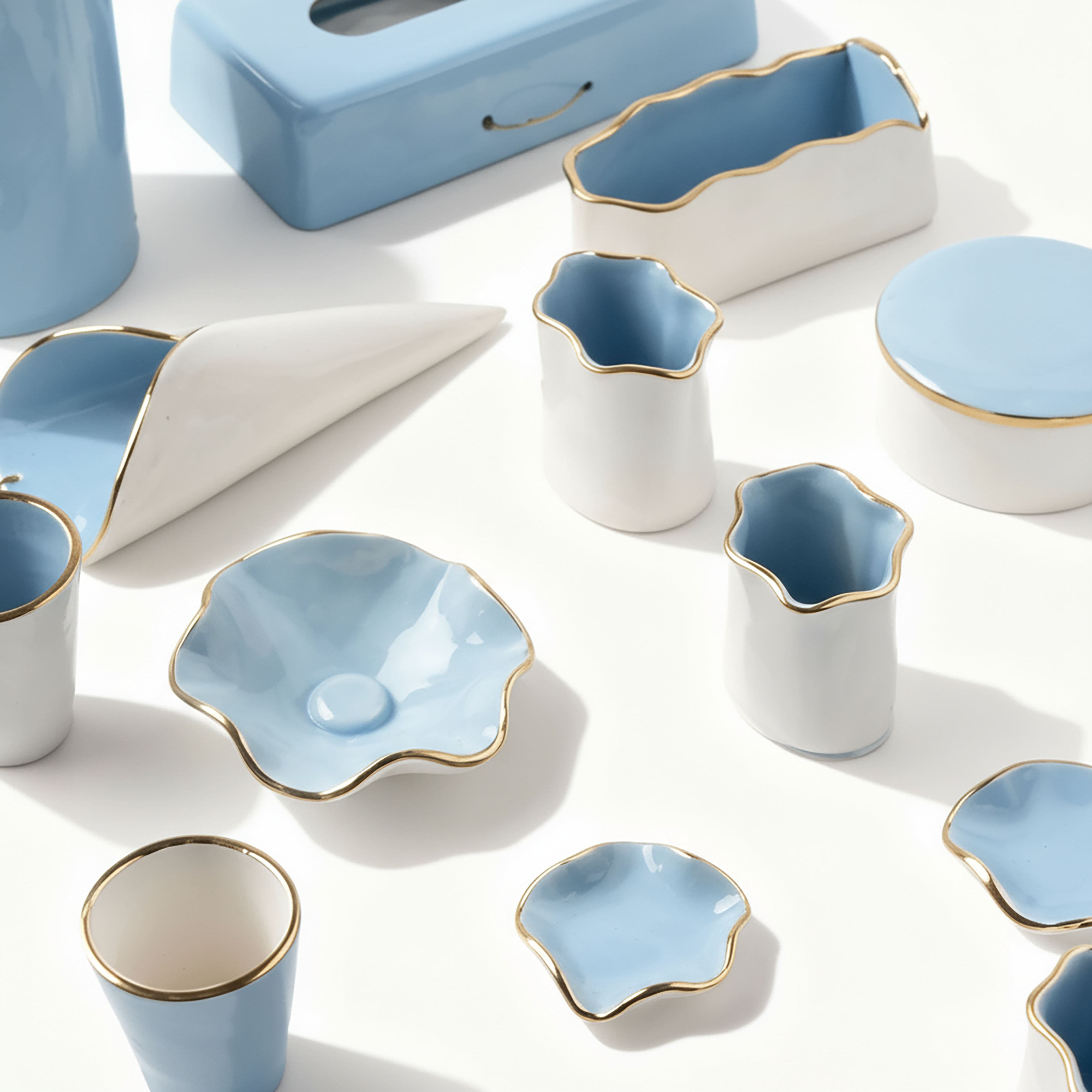 Idée Art Exclusive. Set of Blue Porcelain Bathroom Accessories.