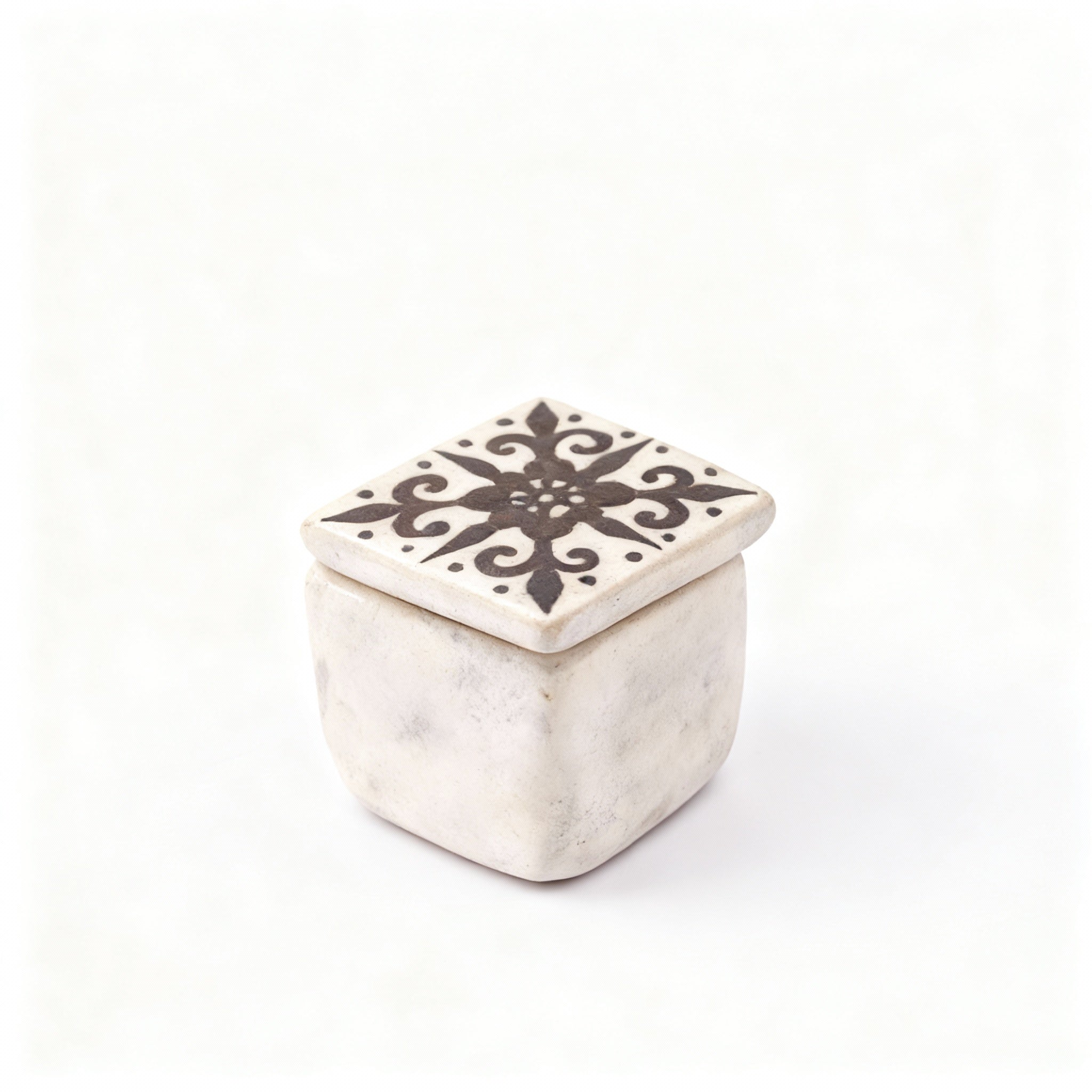 Idée Art Exclusive. Porcelain Square Box.