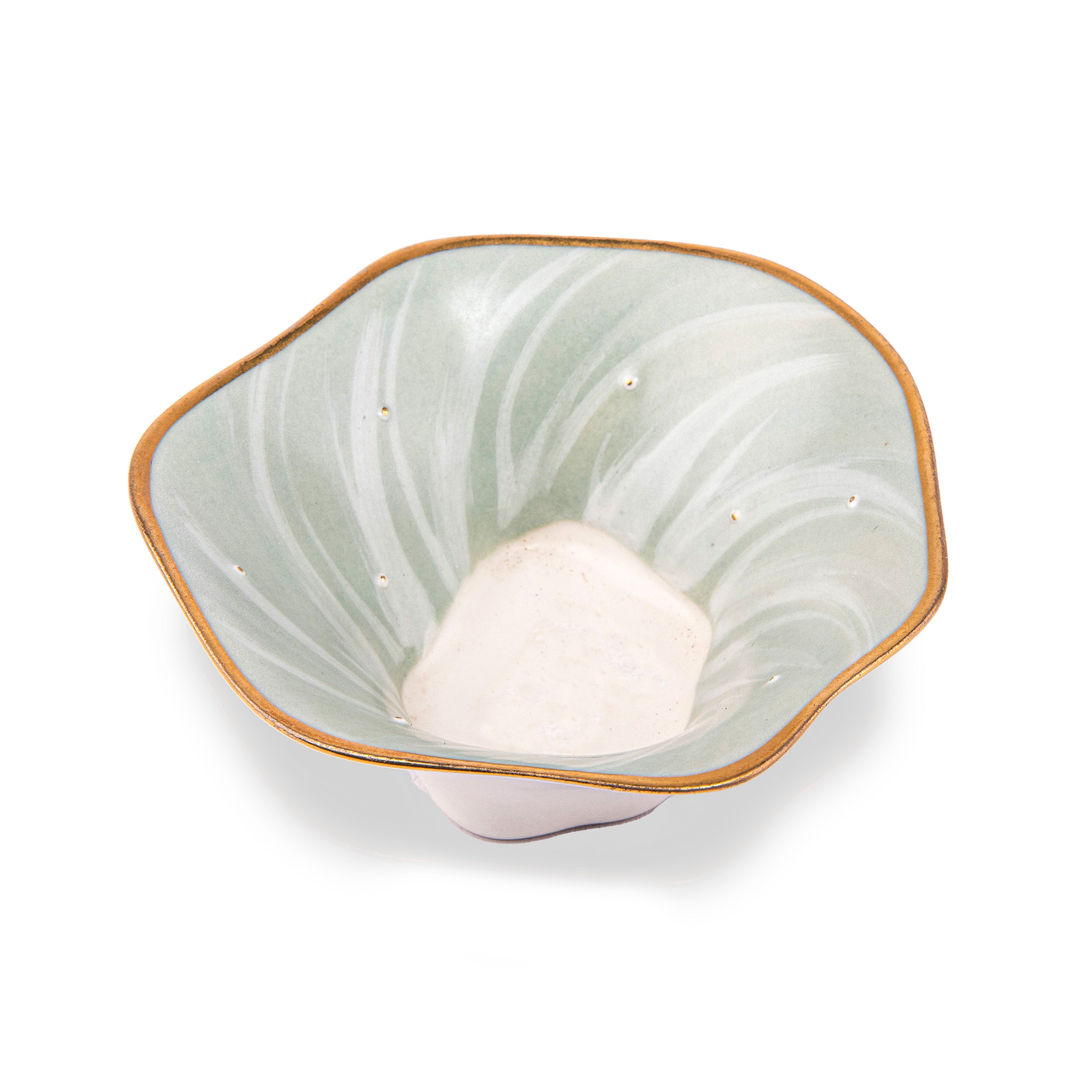 Idée Art Exclusive. Green Porcelain Decorative Plate. Small Size