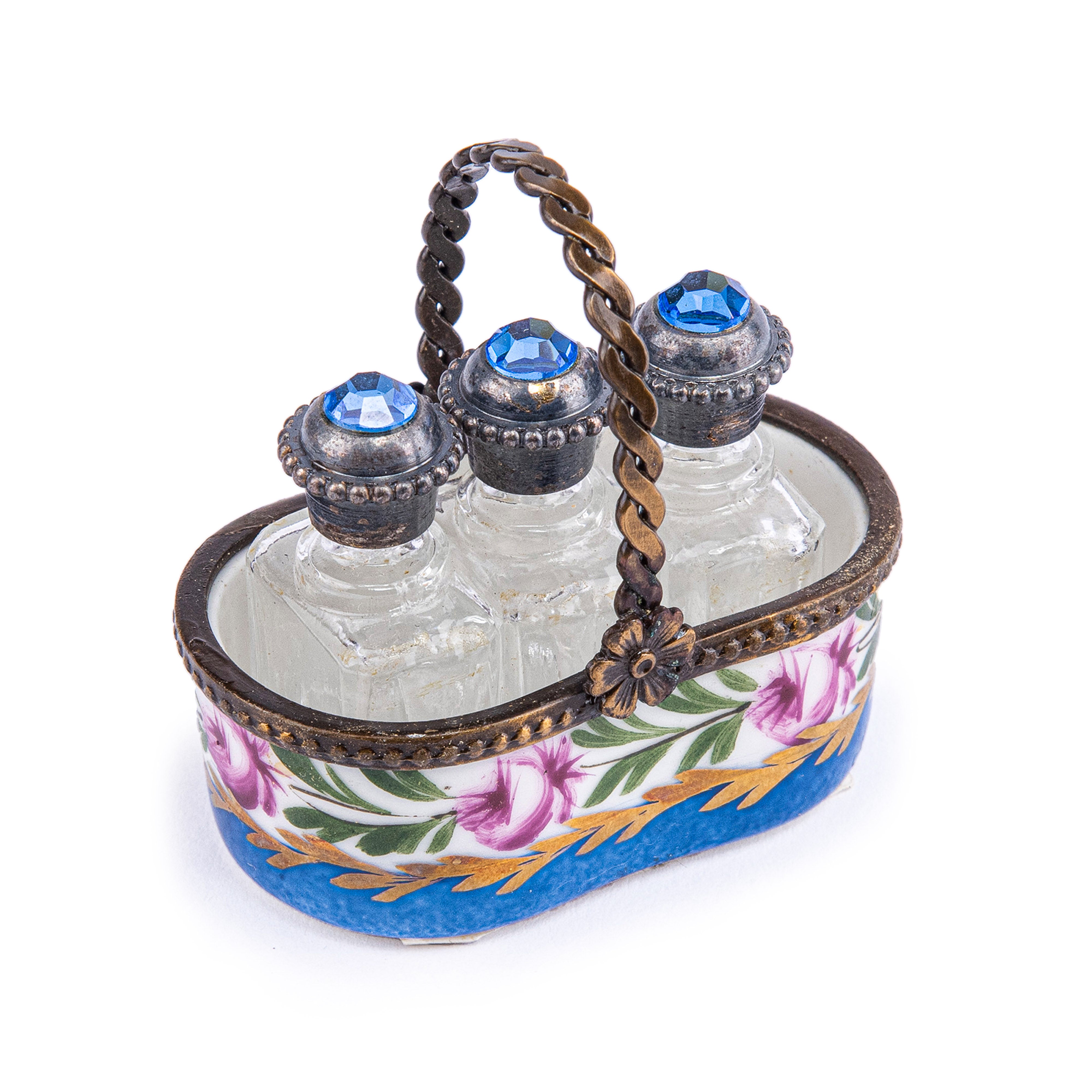 Idée Art Exclusive. Set of 3 Perfume Bottles in Blue Ceramic Basket. 3 ML