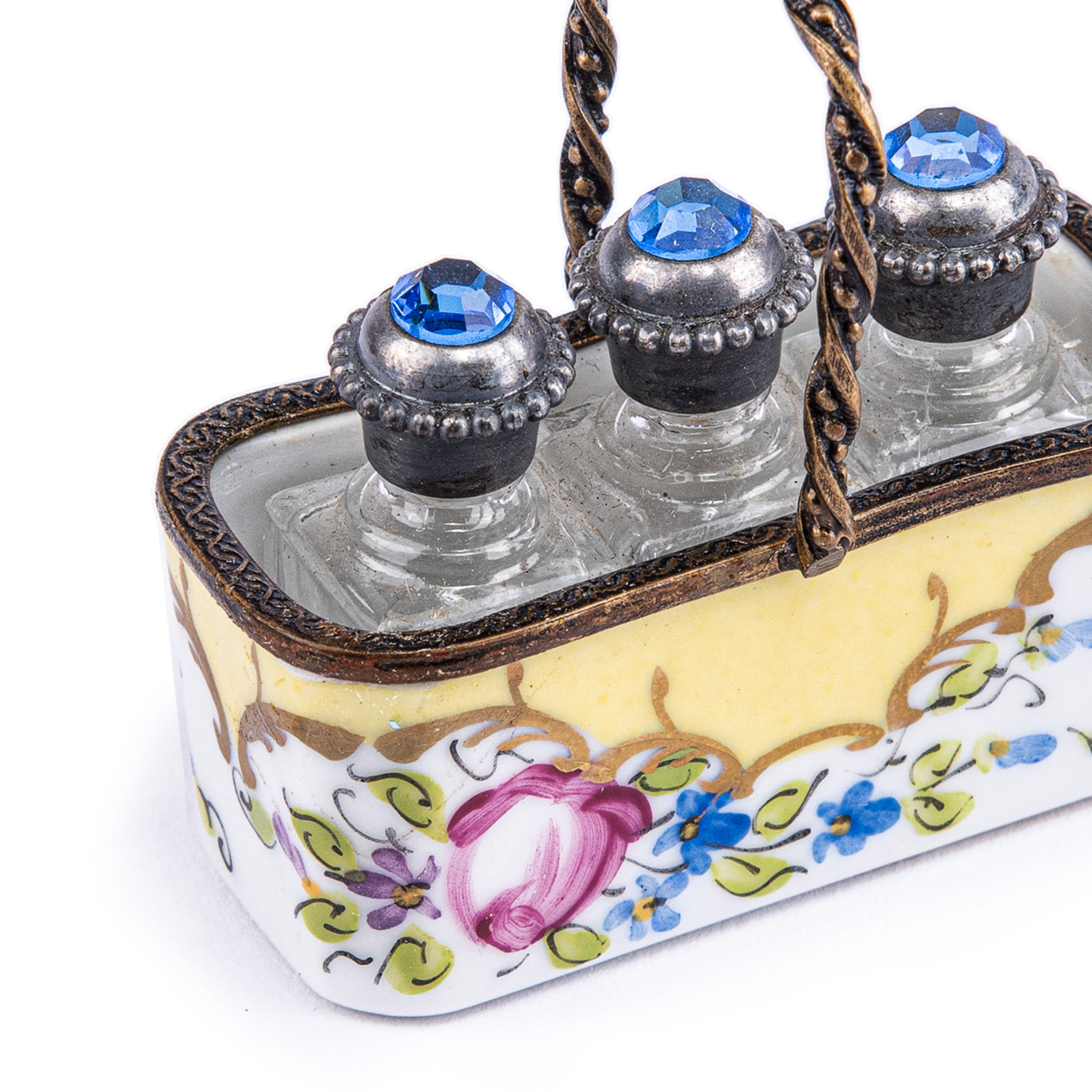 Idée Art Exclusive. Set of 3 Perfume Bottles in Yellow Ceramic Basket. 3 ML