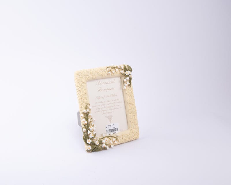 Idée Art Exclusive. Porcelain Picture Frame with Botanical Bouquet Design. Medium Size