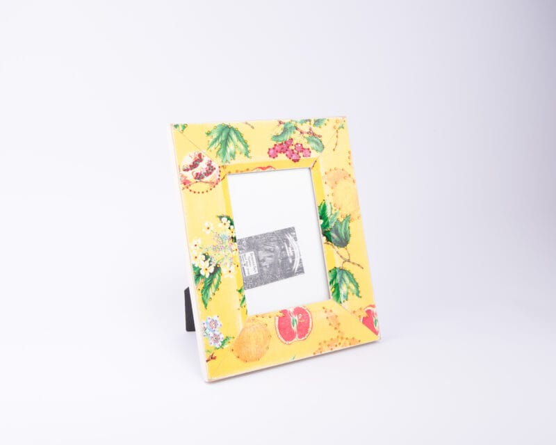 إطار صور مصنوع من الخشب مُرصع بكريستال سواروفسكي، قطعة حصرية لدى "فن الفكرة". كبير الحجم