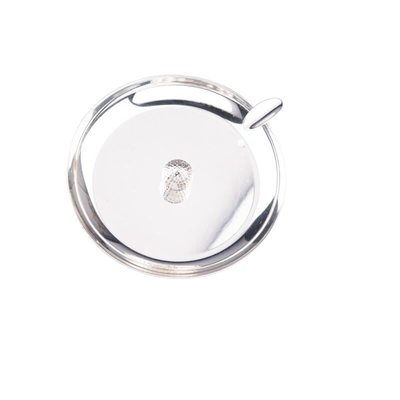 منفضة سجائر مطلية بالفضة، قطعة حصرية لدى "فن الفكرة". صغيرة الحجم