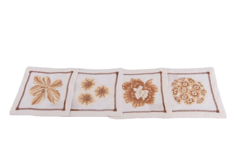 Jay Strongwater. A Set of 4 Dinner Napkins in Different Floral Design. Small Size