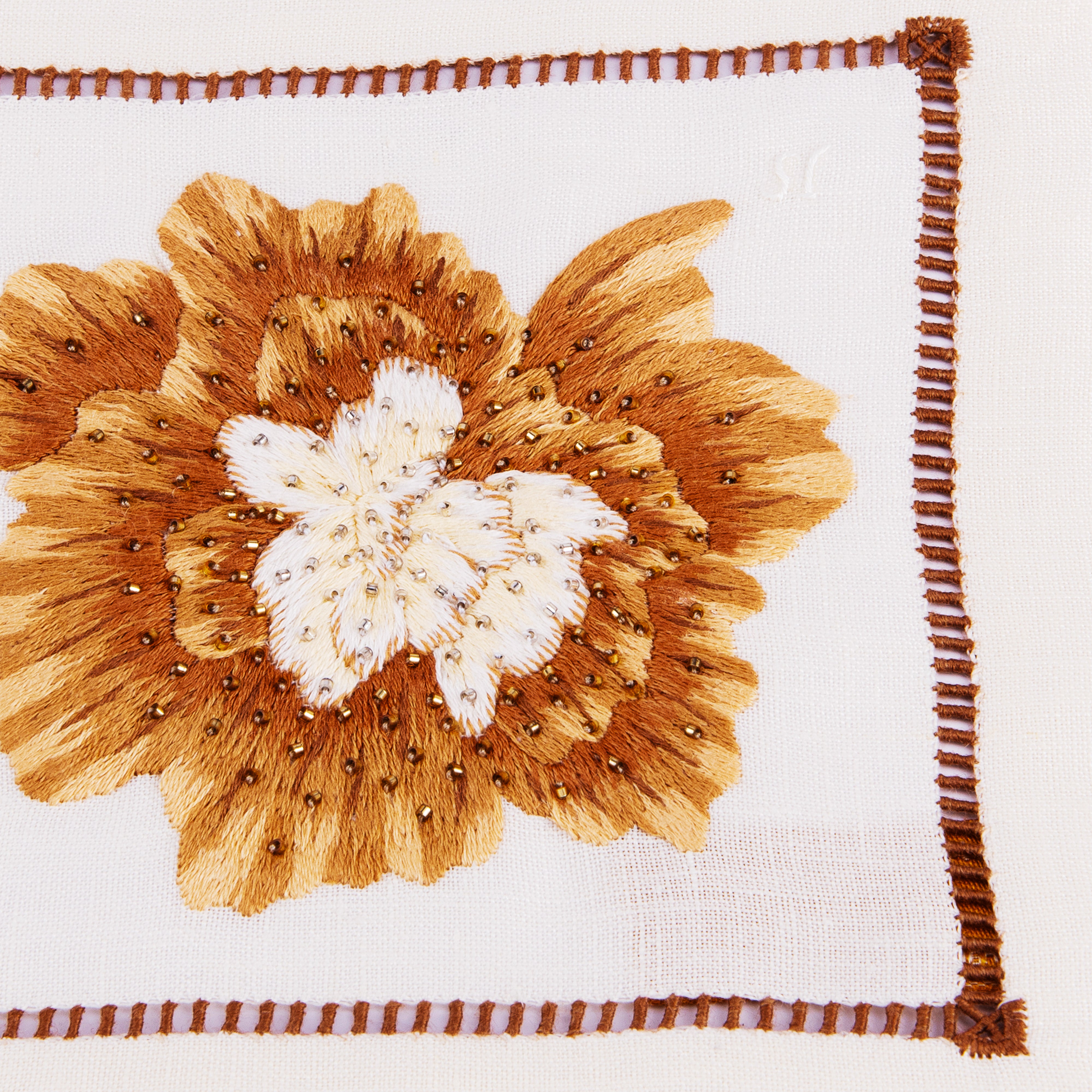 Jay Strongwater. A Set of 4 Dinner Napkins in Different Floral Design. Small Size