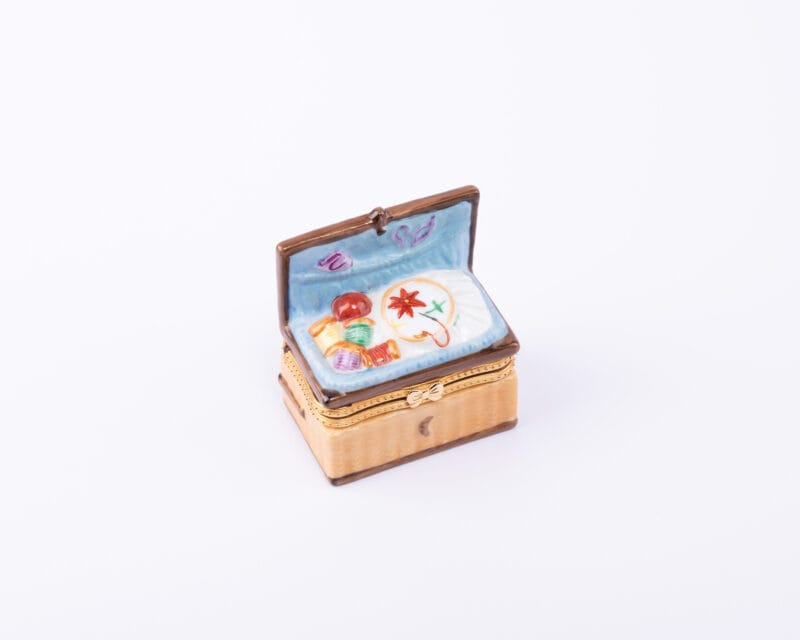 The Bucklers Fifth Avenue. Vintage Porcelain Souvenir Box
