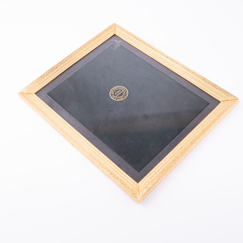 إطار صور مستطيل الشكل مطلي بالذهب من إلياس آرتميتال. حجم كبير