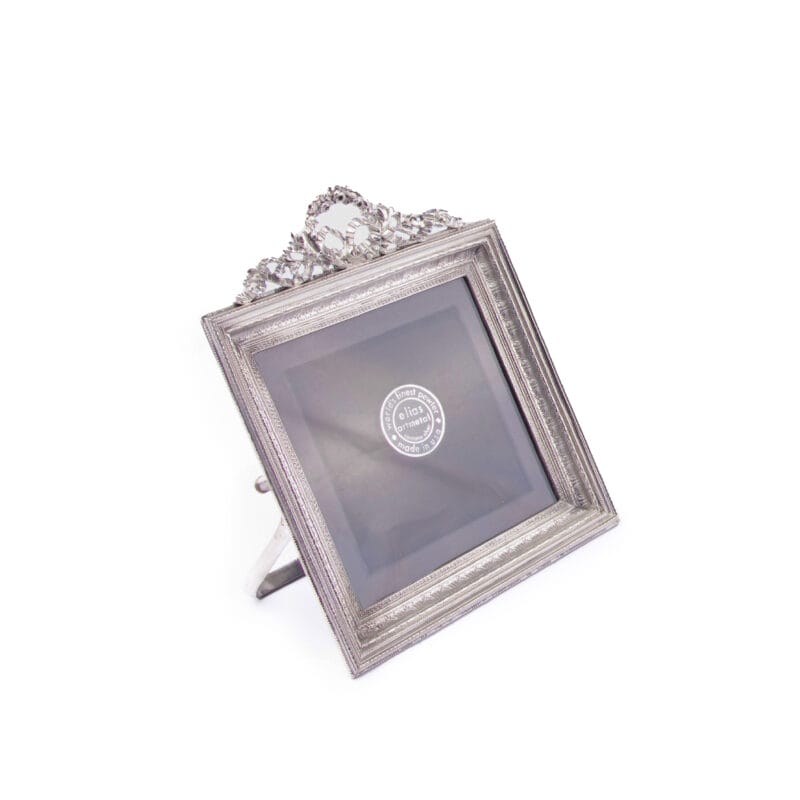 إطار صور فضي اللون بشكل مربع من إلياس آرتميتال. حجم متوسط