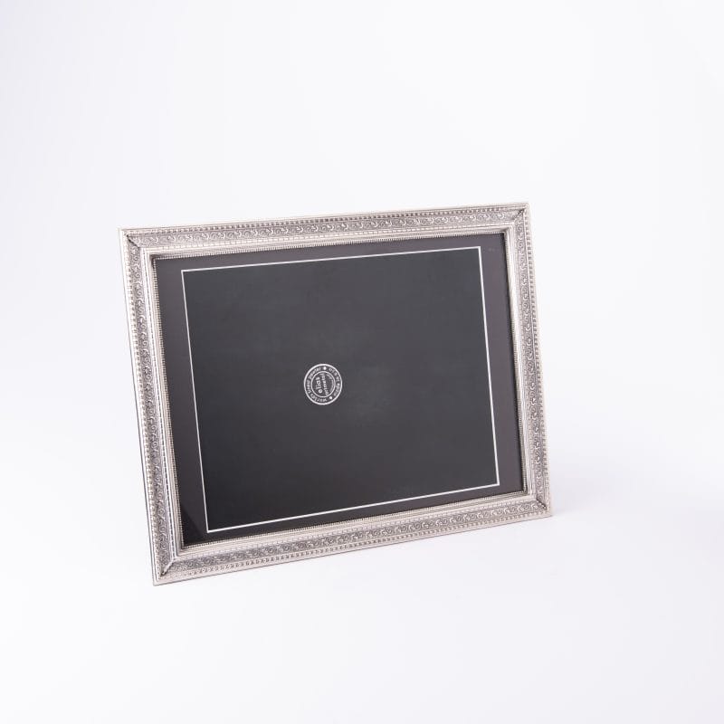إطار صور باللون الفضي المُعتق من إلياس آرتميتال. حجم كبير