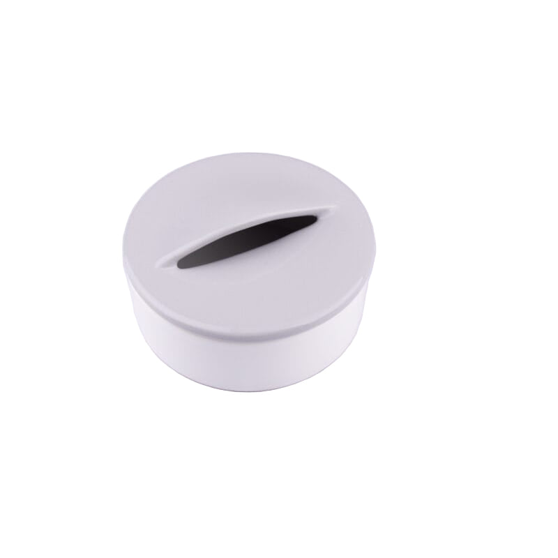 منفضة سجائر مصنوعة من البورسلين باللون الأبيض من ترانسات. صغيرة الحجم