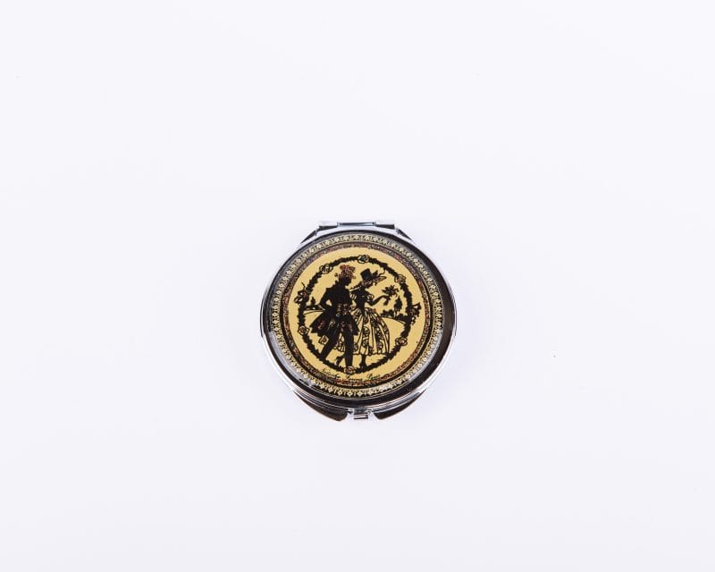 Natasha Farina Paris. Pill Case Showcasing A Couple