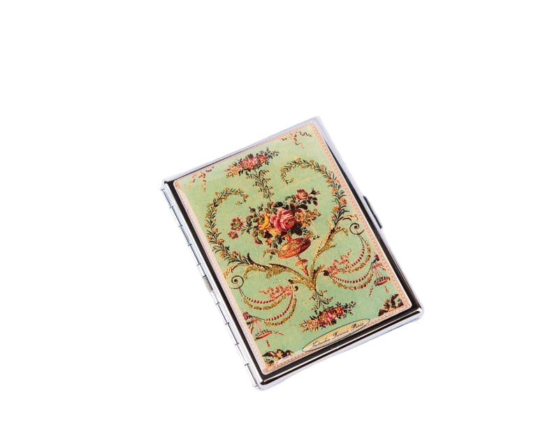 صندوق سجائر بتصميم الزهور من نتاشا فارين