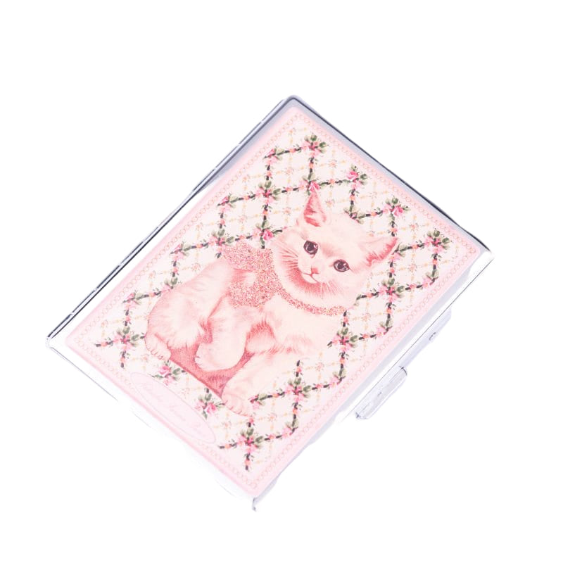 صندوق سجائر بتصميم قطة من نتاشا فارين