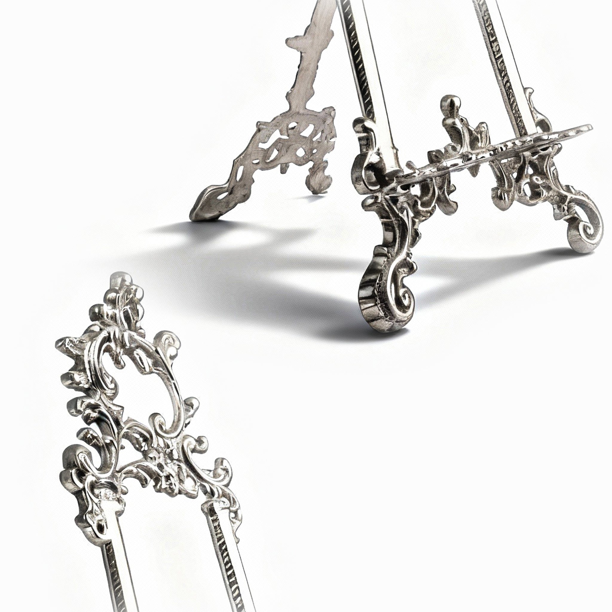 Liards. Silver Easel.