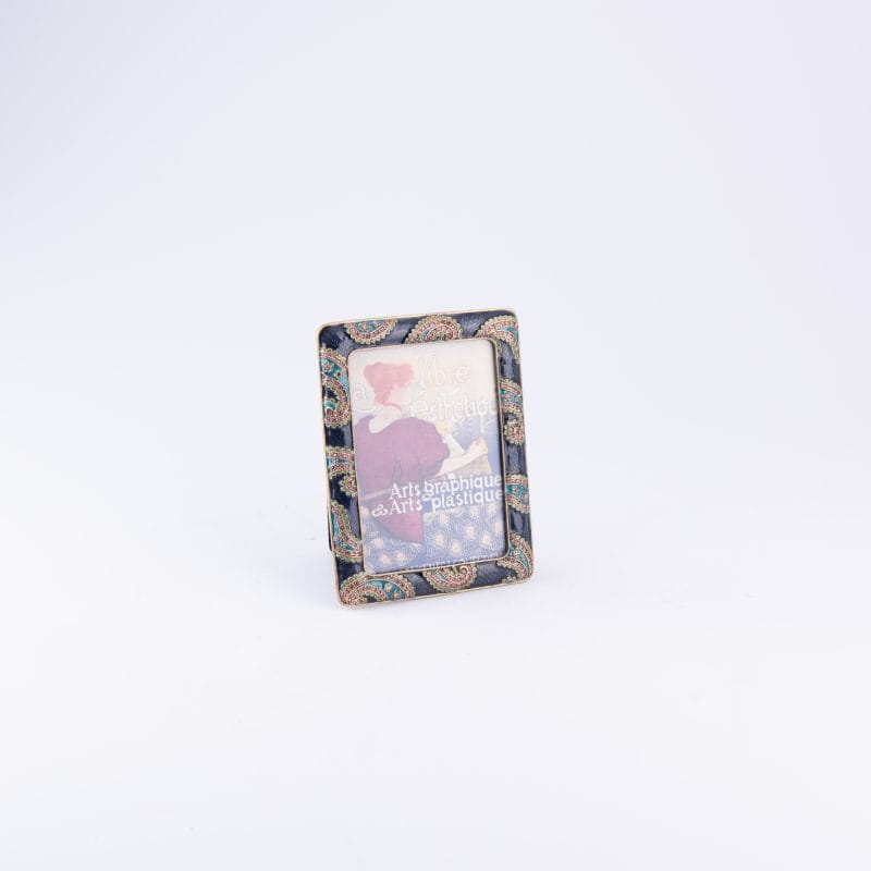 إطار صور مرصع وبنمط جلد الأفعى من سيلفيرادو. صغير الحجم.