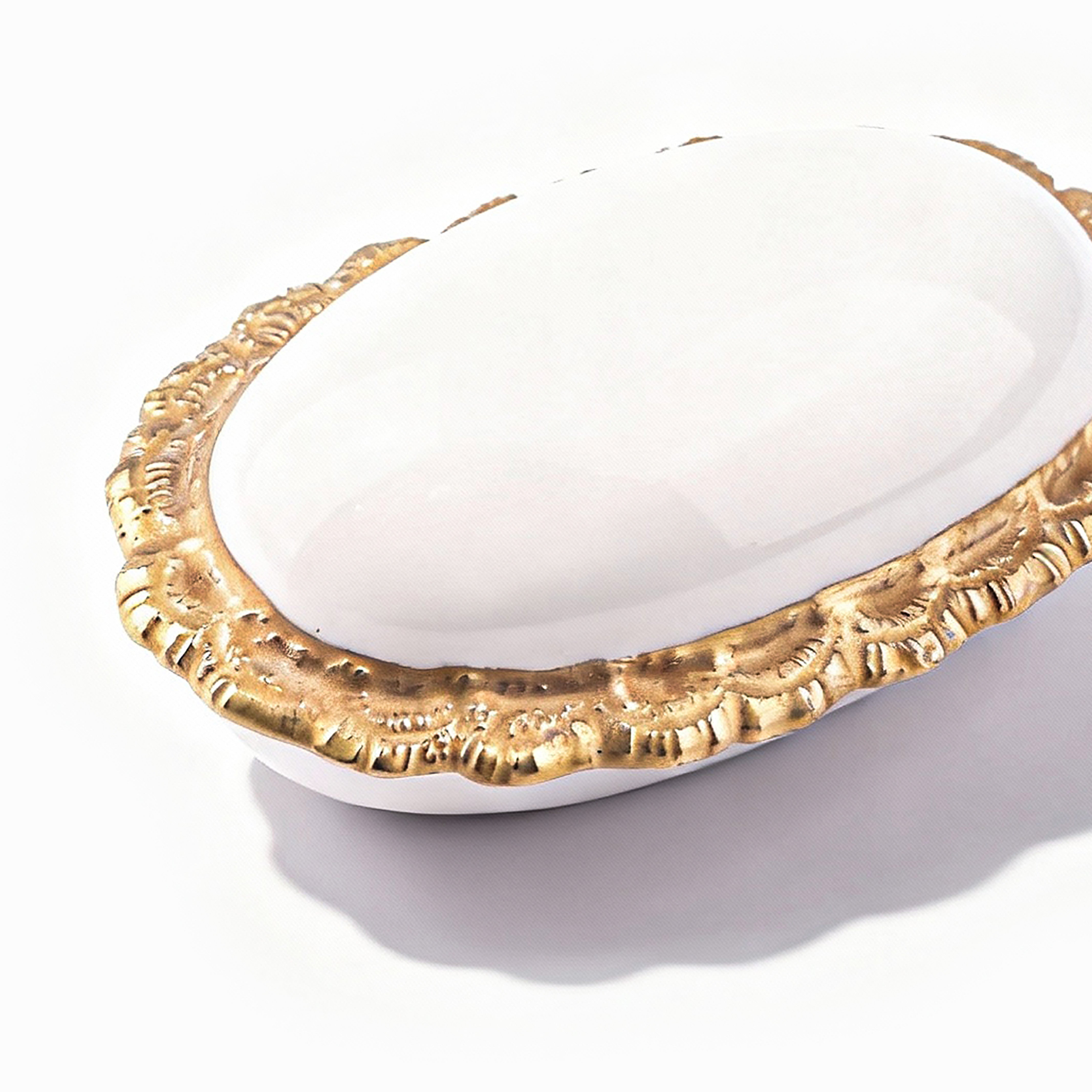 Villari. Oval Shaped White Souvenir Box