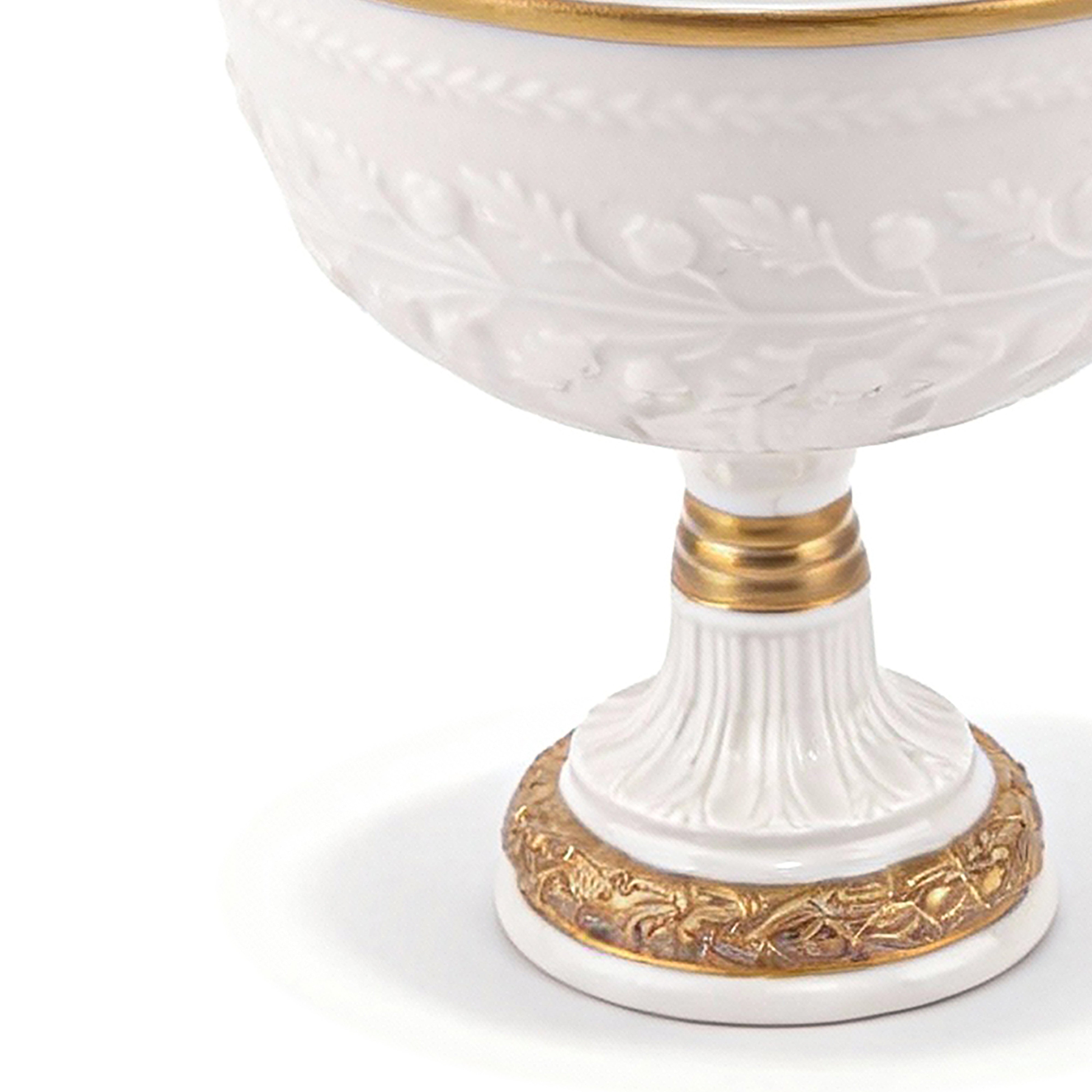 Villari. Porcelain Footed Fruit Bowl. Small Size