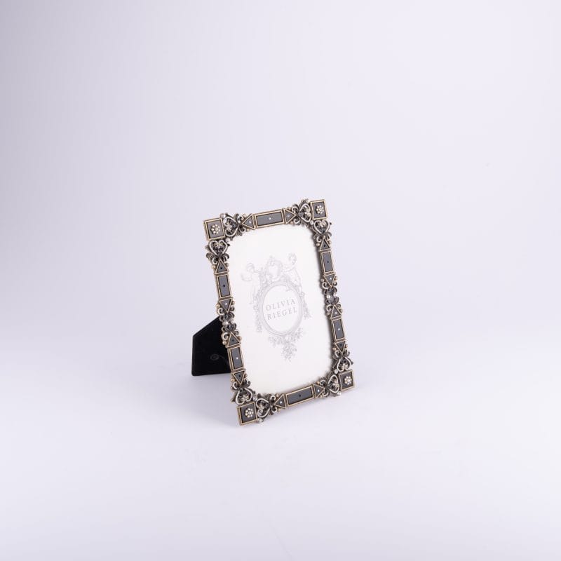 إطار صور أسود بتصميم أشكال هندسية  من أوليفيا ريجل. كبير الحجم.