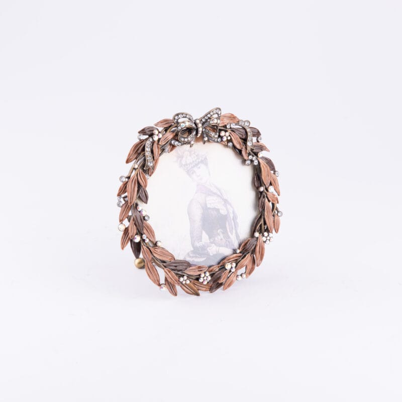 Tizo Design. Brown Wreath Picture Frame. Medium Size