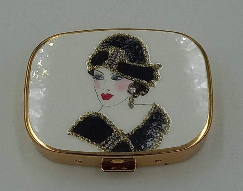 Personalized Expressions. Pills' Case with a Lady in Black