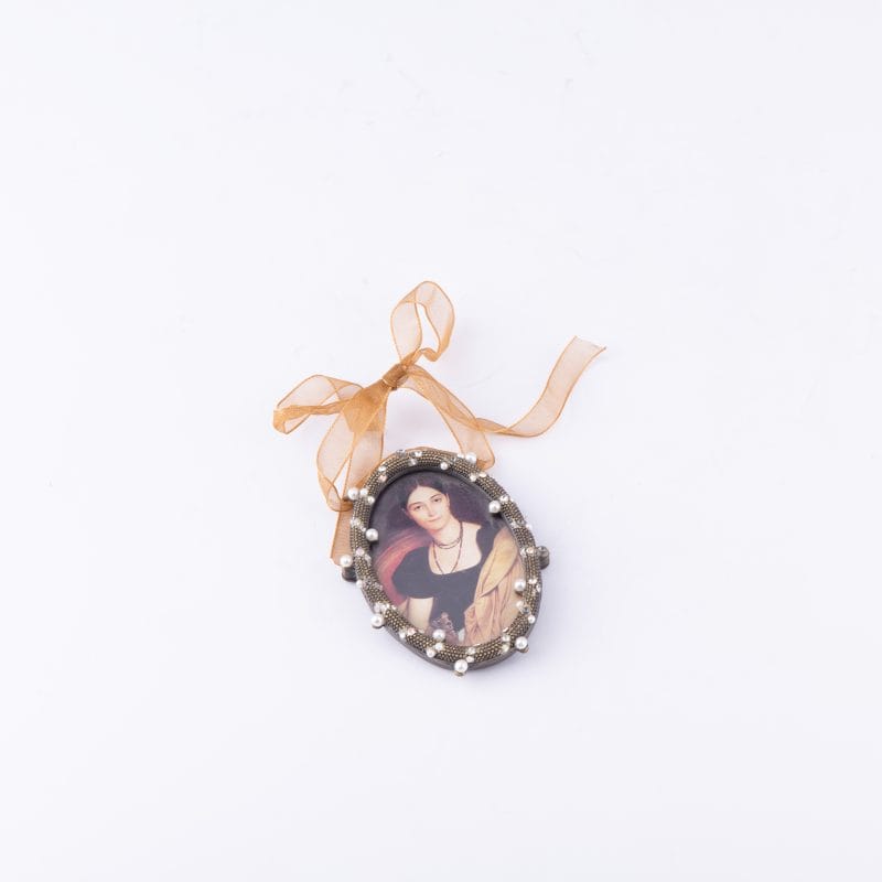 Chehoma. Picture Frame with Pearls & Studs. Small Size.