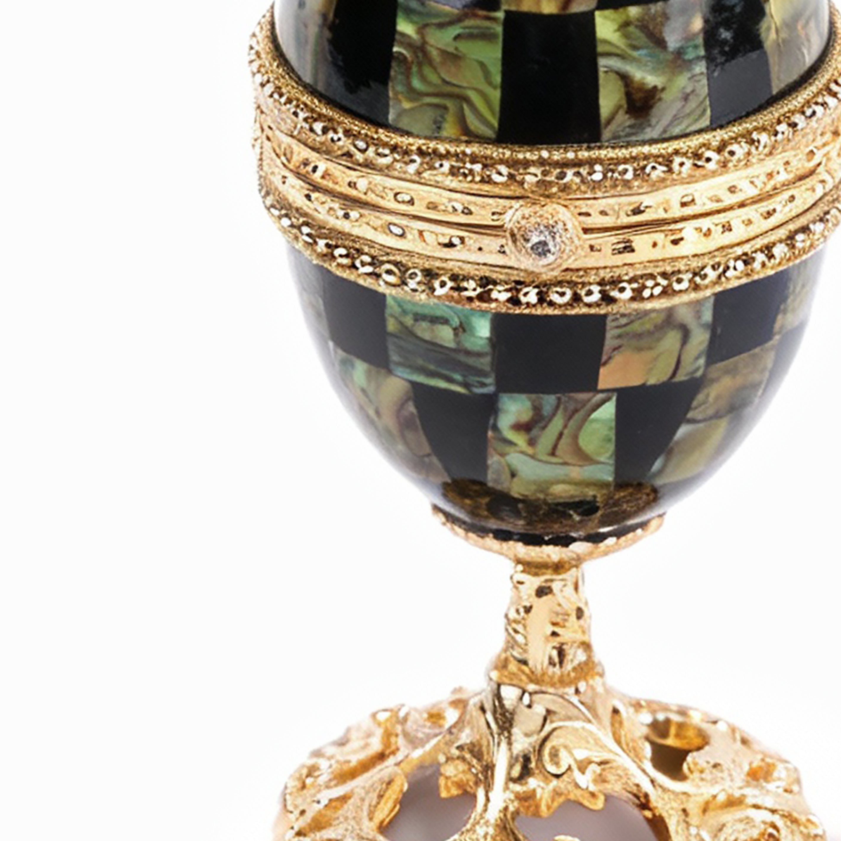 Kingspoint Designs. Black Beauty Egg-Shaped Box.