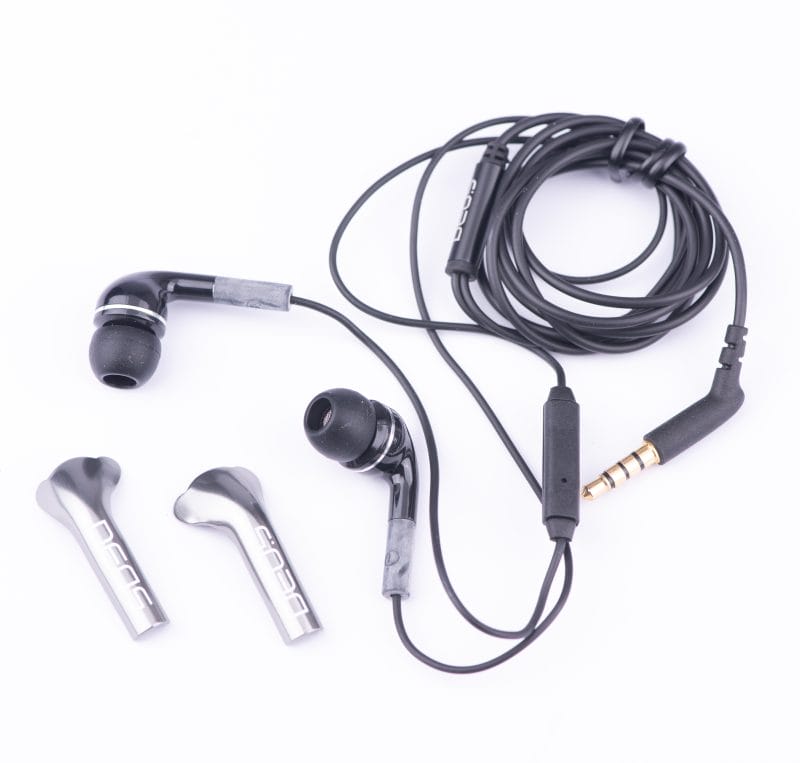 Deos. A Set of Wired Earphones with Mic & Silver Cover