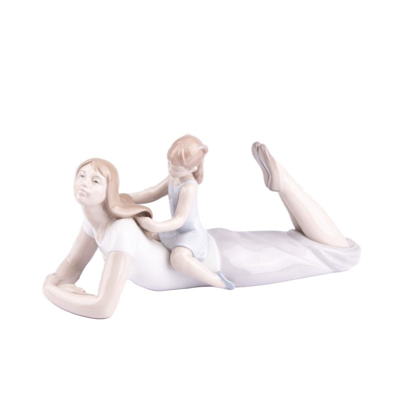 Lladró. Mother & Daughter Figurine. Large Size