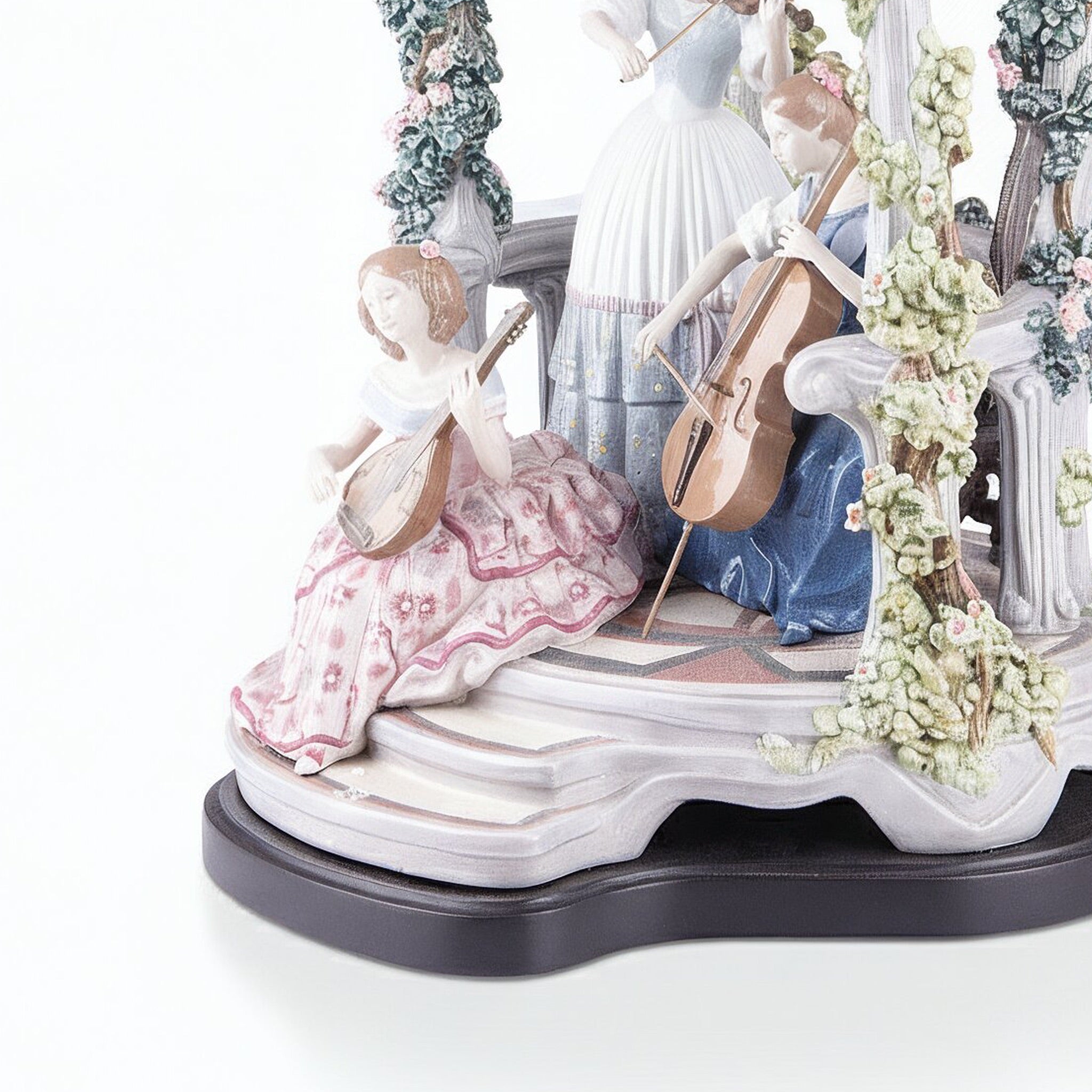 Lladró. Summertime Symphony Women Sculpture. Limited Edition. Large Size