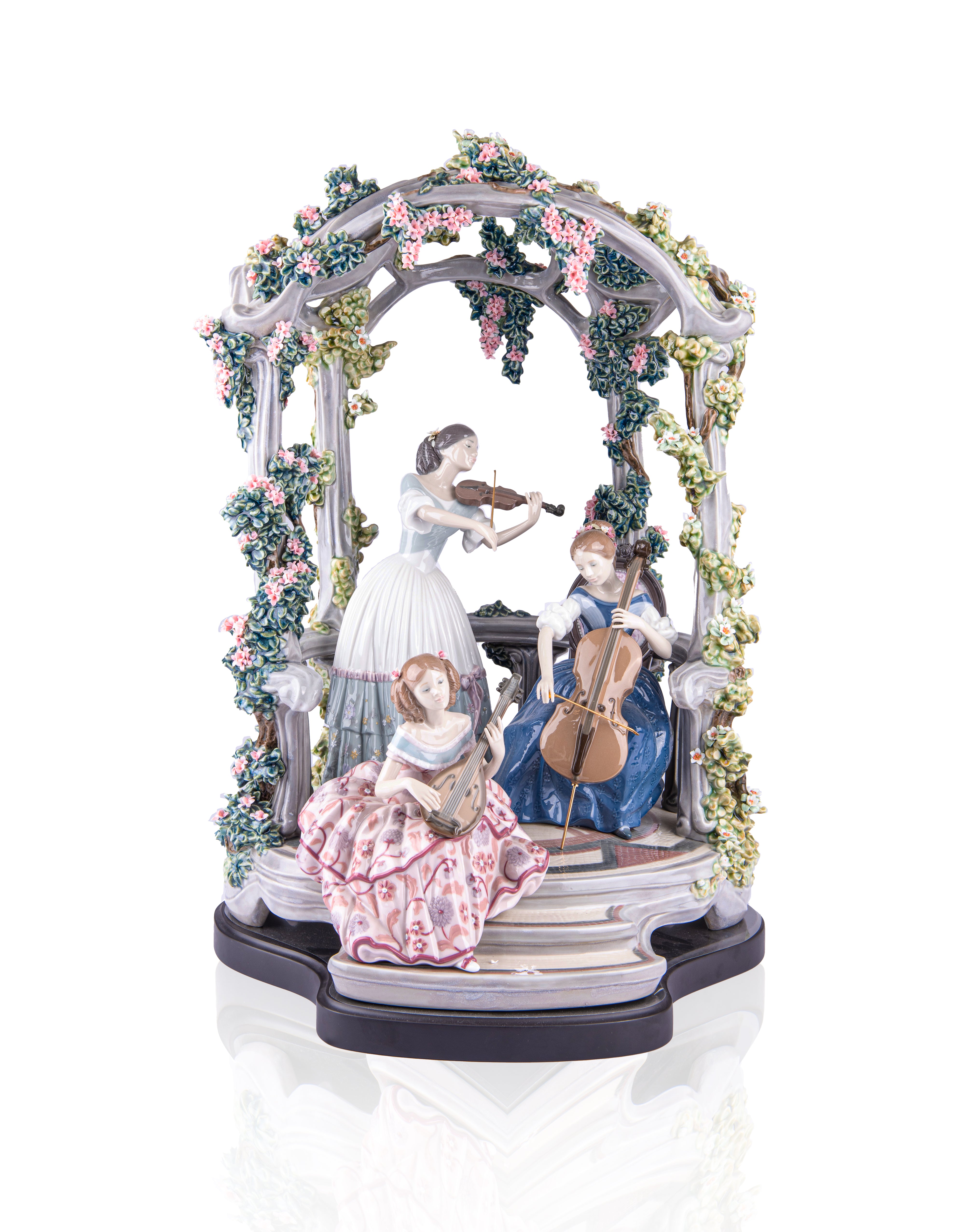 Lladró. Summertime Symphony Women Sculpture. Limited Edition. Large Size