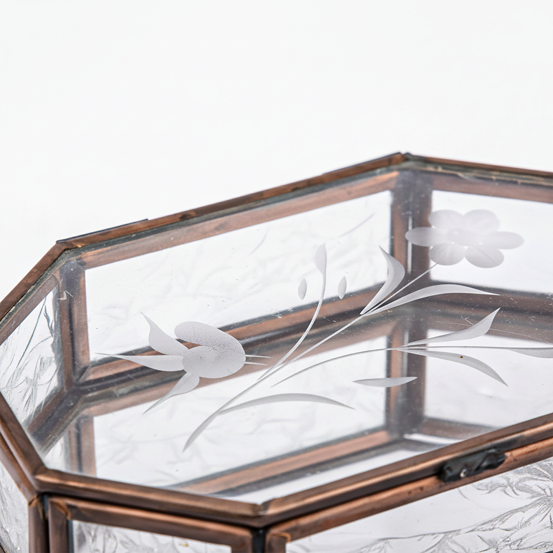 Idée Art Exclusive. Glass Souvenir Box with Floral Design.