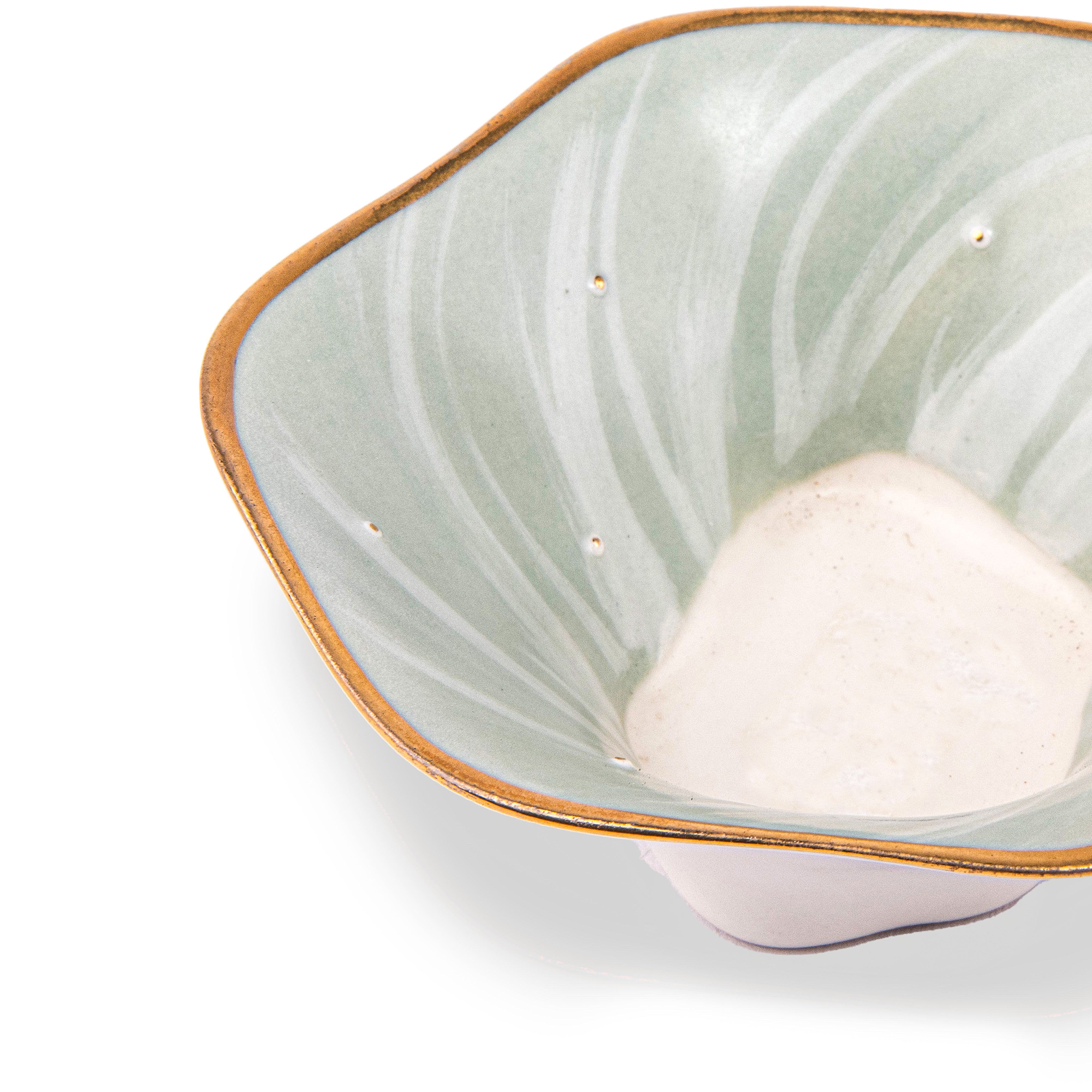 Idée Art Exclusive. Green Porcelain Decorative Plate. Small Size