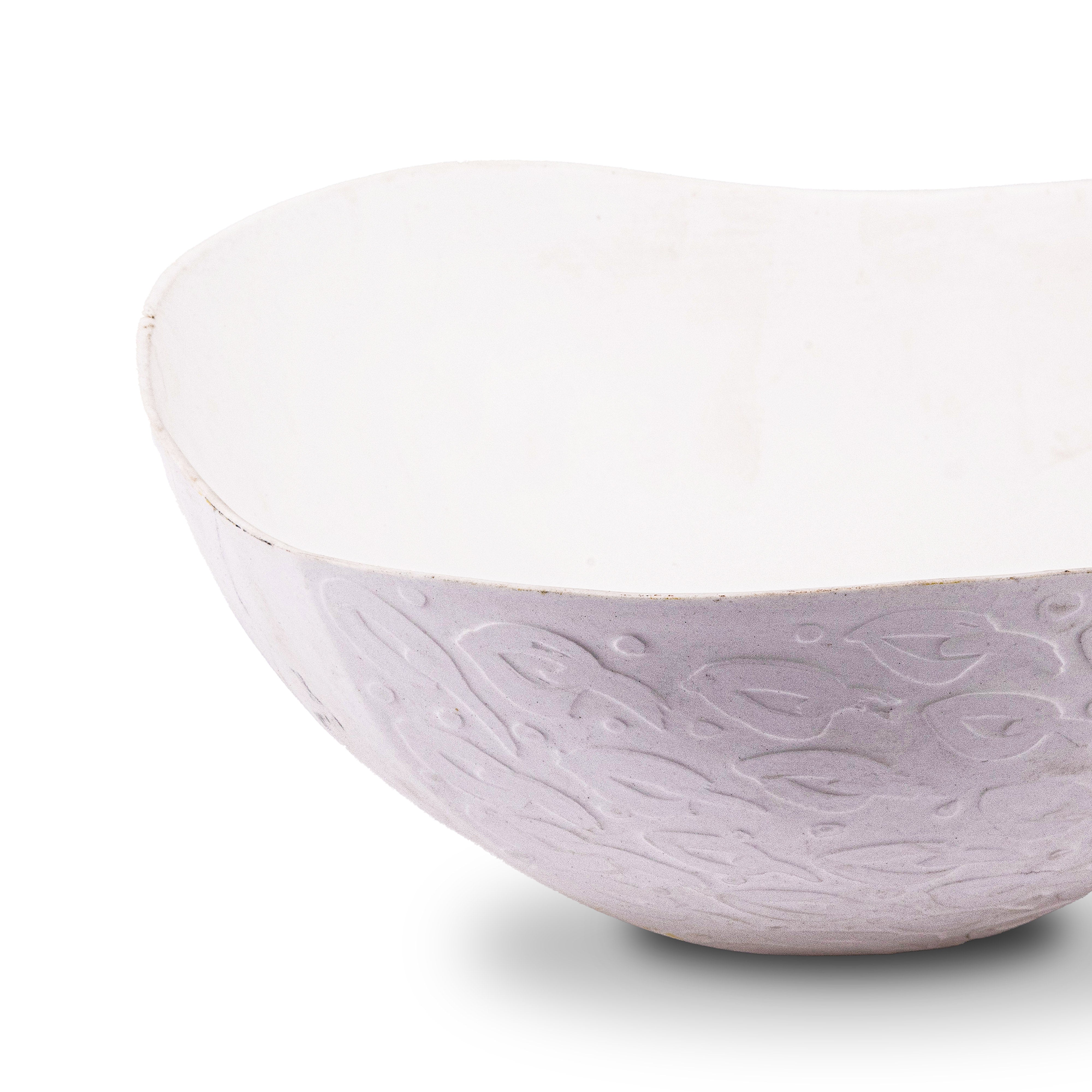 Idée Art Exclusive. White Ceramic Decorative Plate with Seashell Design. Medium Size