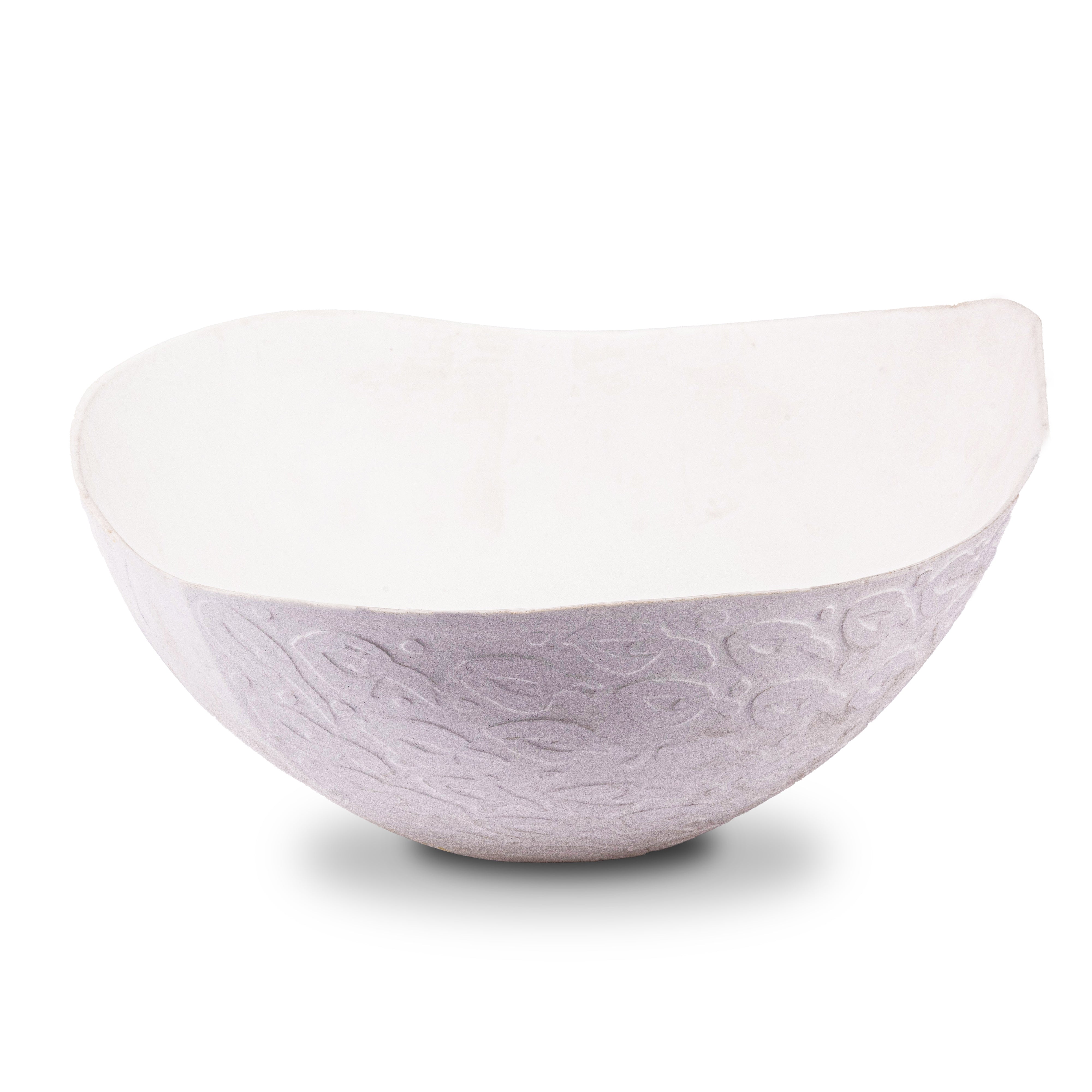 Idée Art Exclusive. White Ceramic Decorative Plate with Seashell Design. Medium Size