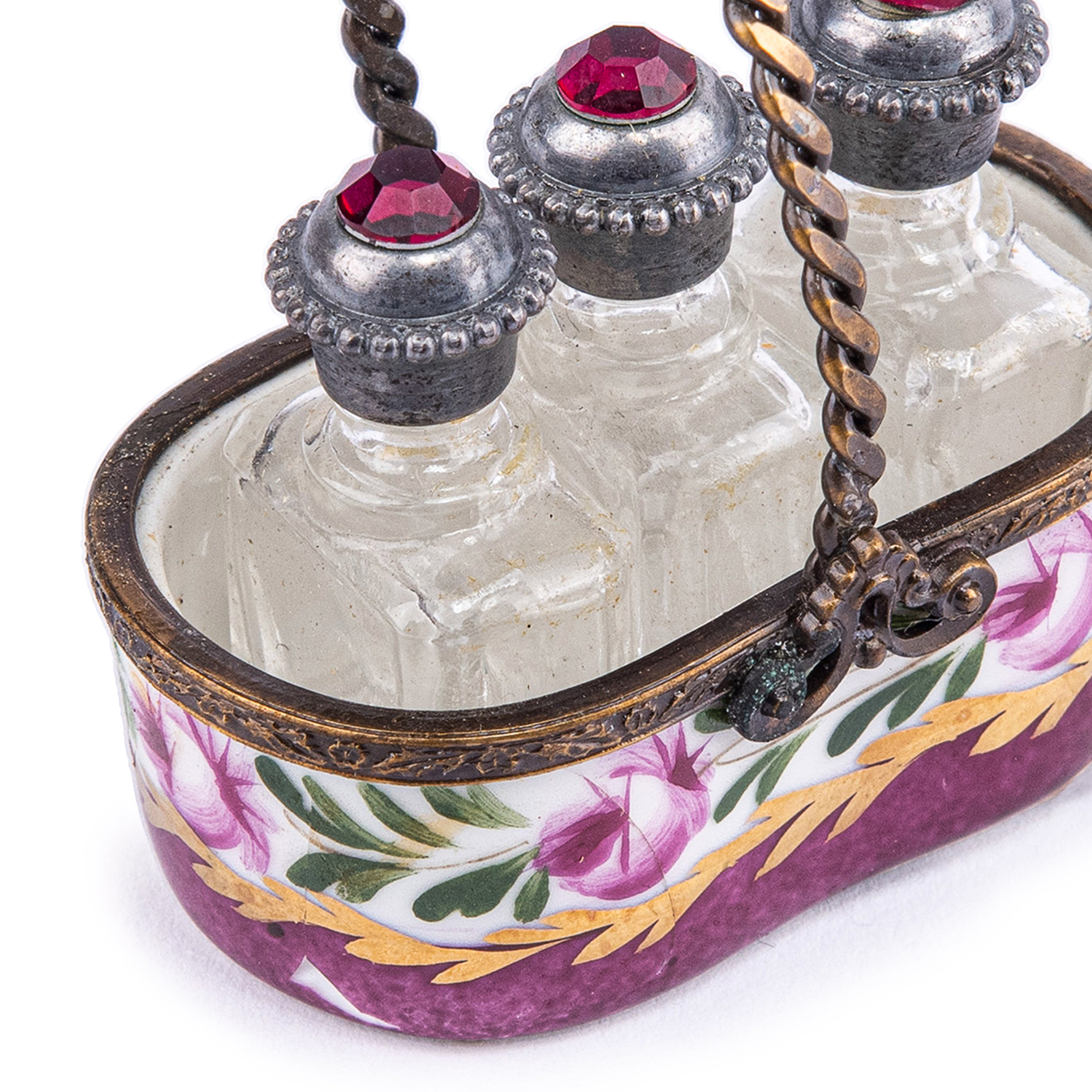Idée Art Exclusive. Set of 3 Perfume Bottles in Purple Ceramic Basket. 3 ML