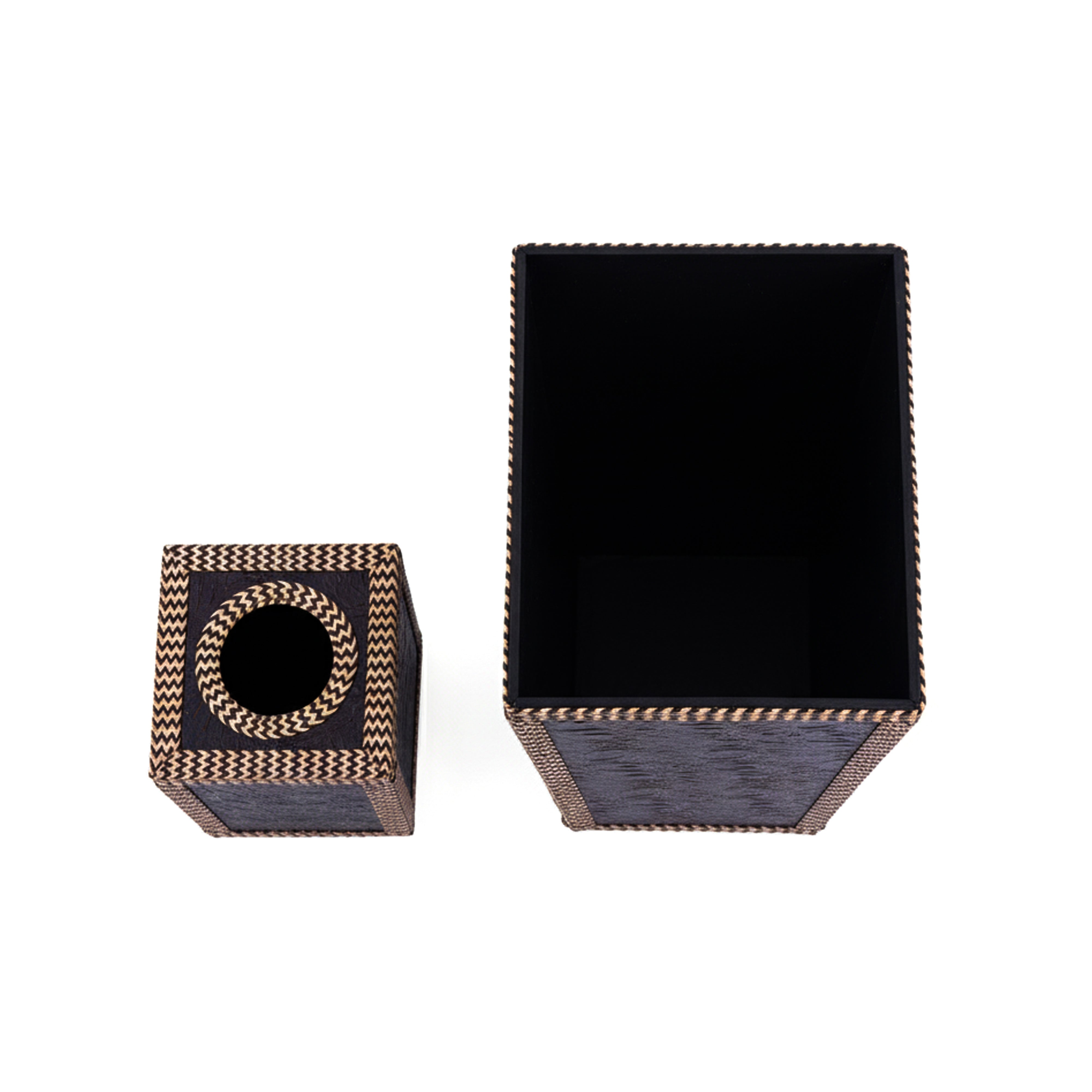 Idée Art Exclusive Collection. A Set of Brown Leather Tissue Box & Wastebasket.