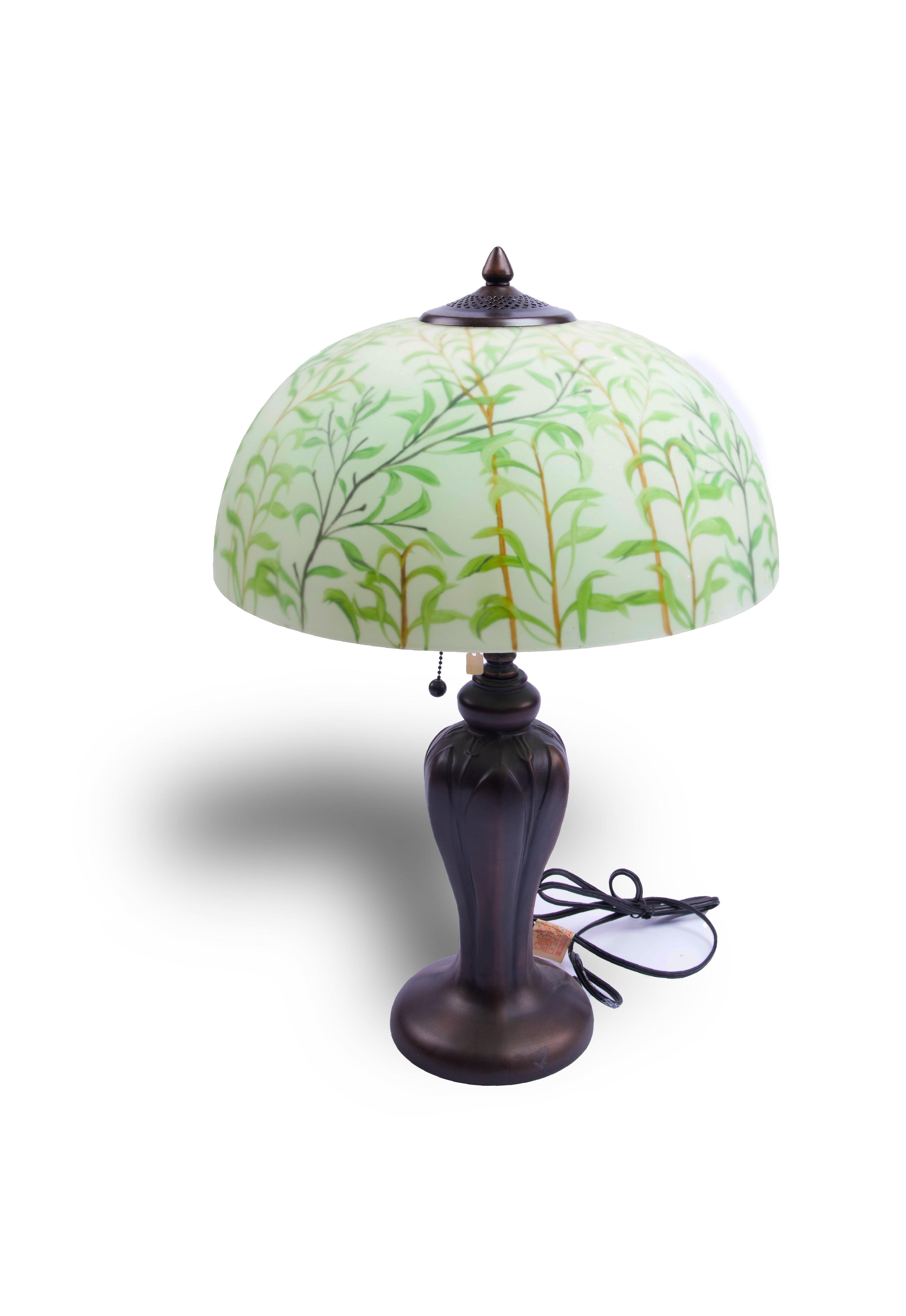 مصباح بتصميم مُعتق بتصميم نباتات خضراء من ميدا تيفاني. كبير الحجم