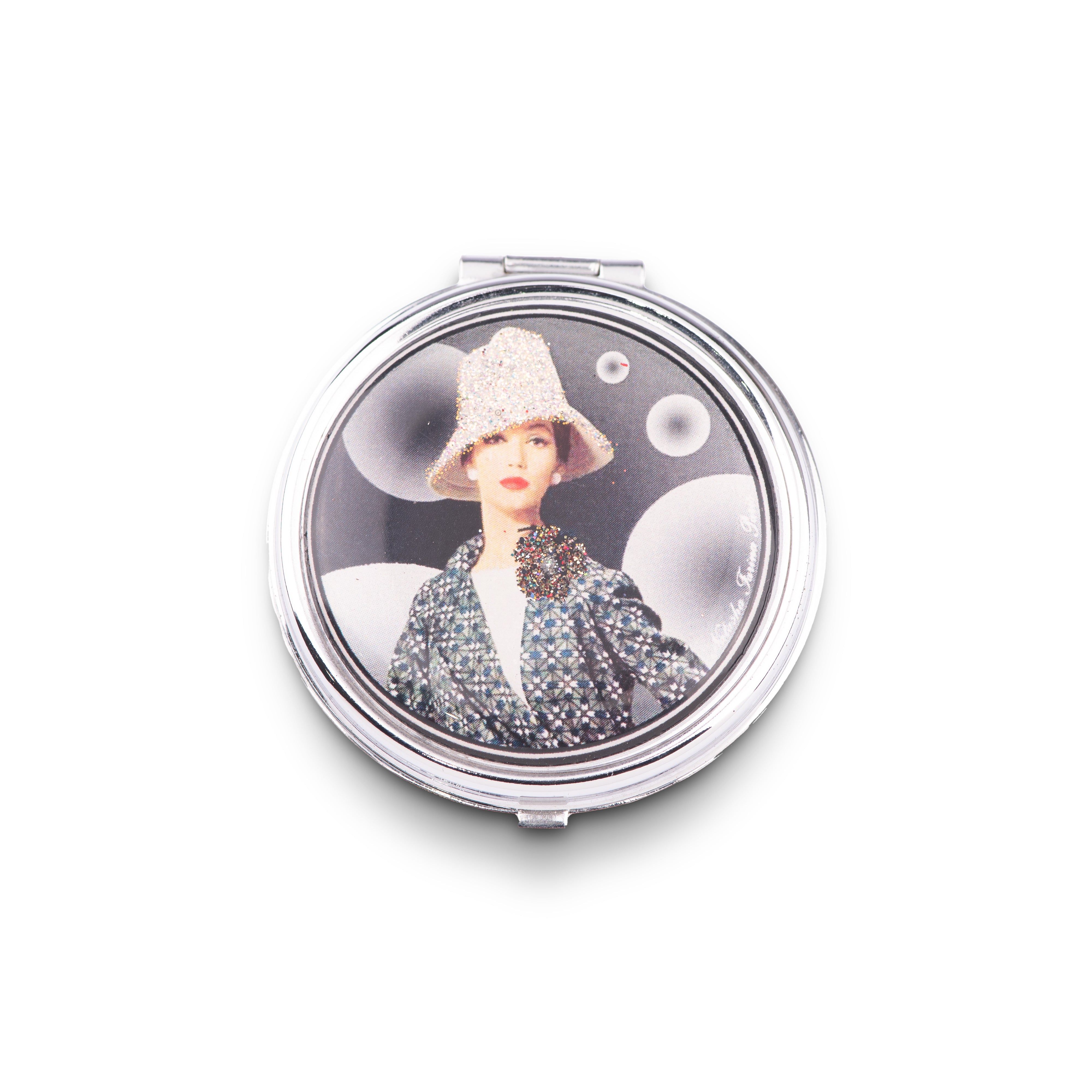 Natasha Farina Paris. Purse Ashtray Showcasing A Lady