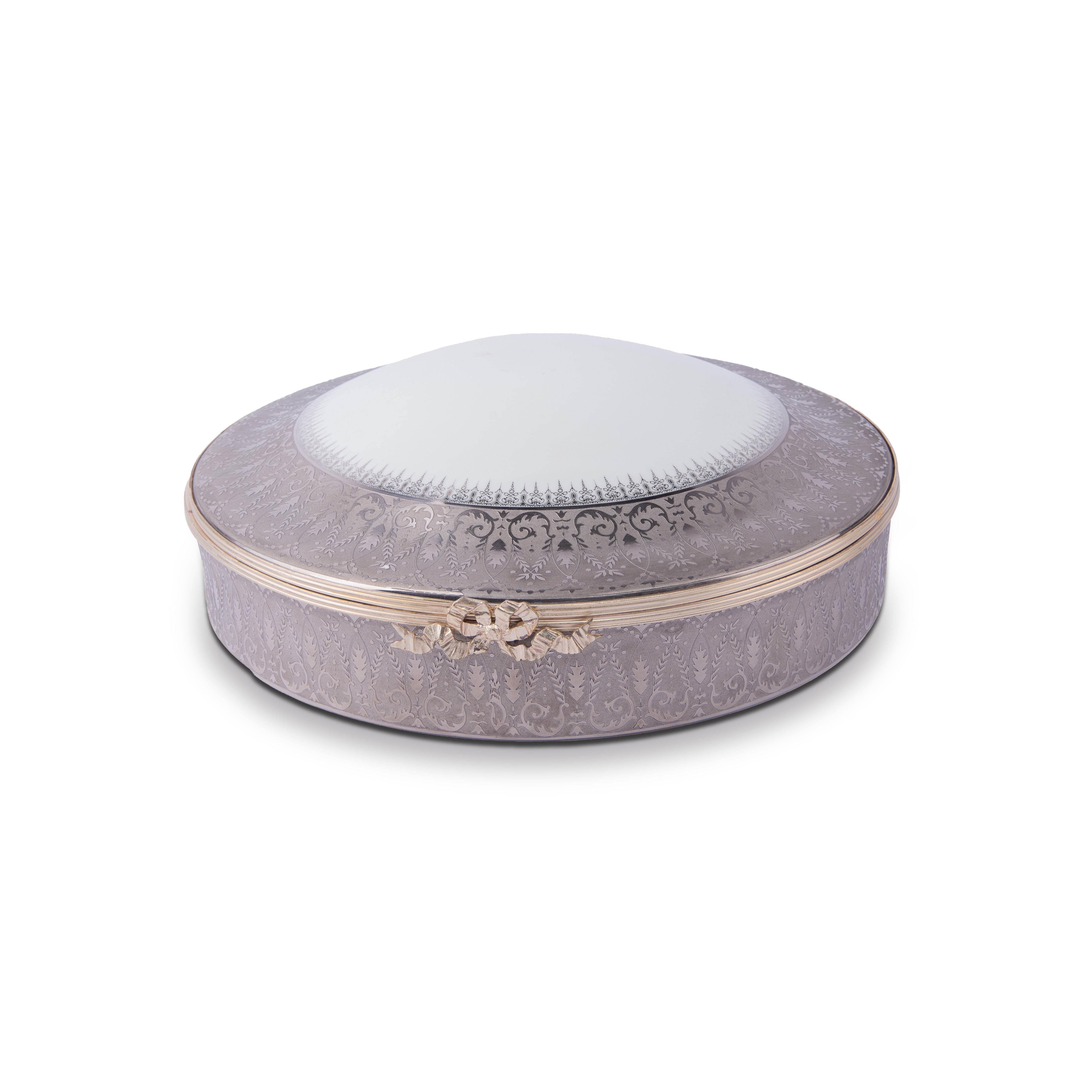 Porcelaine Carpenet. Porcelain Box Platinum Inlay. Large size