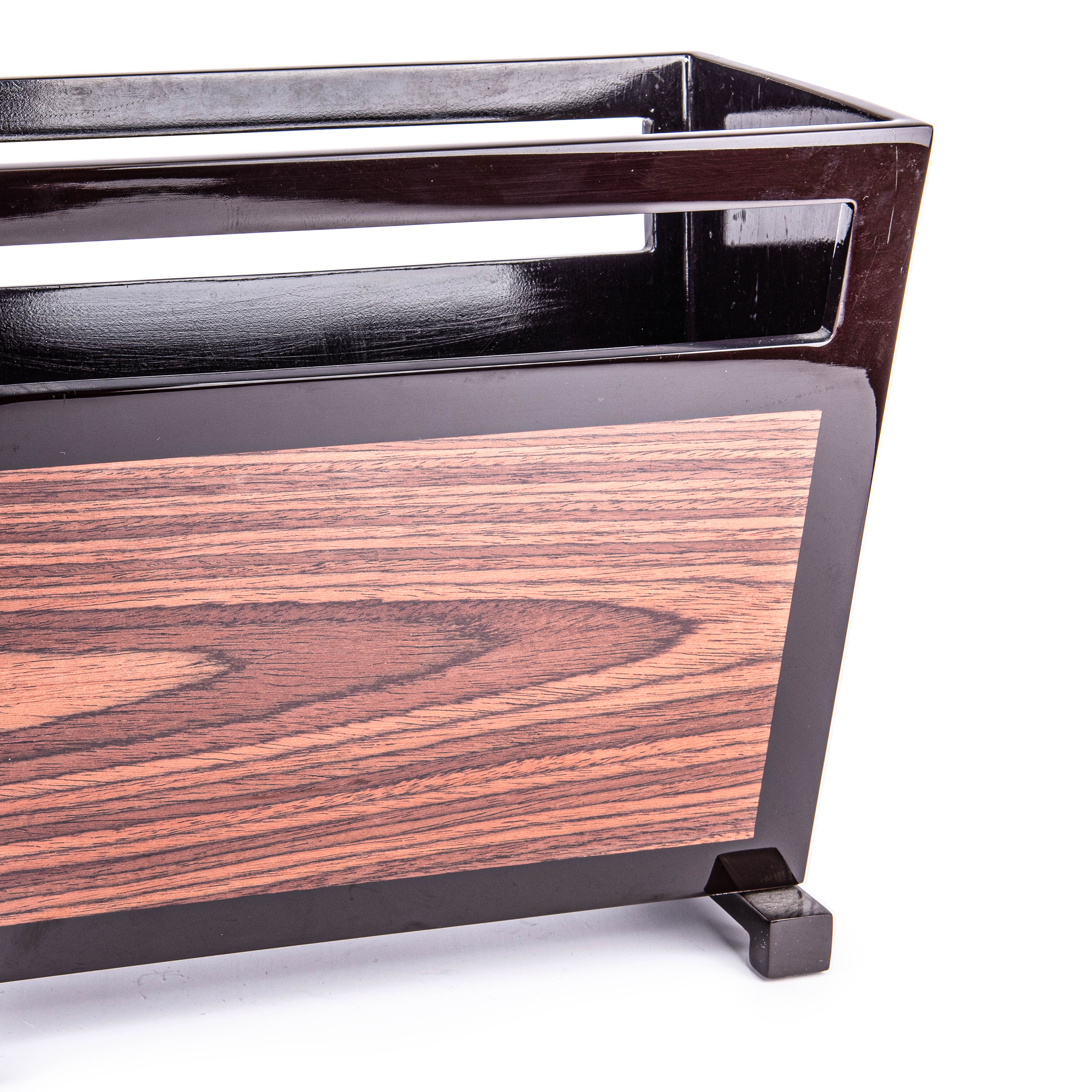 Pacific Connections. Magazine Rack