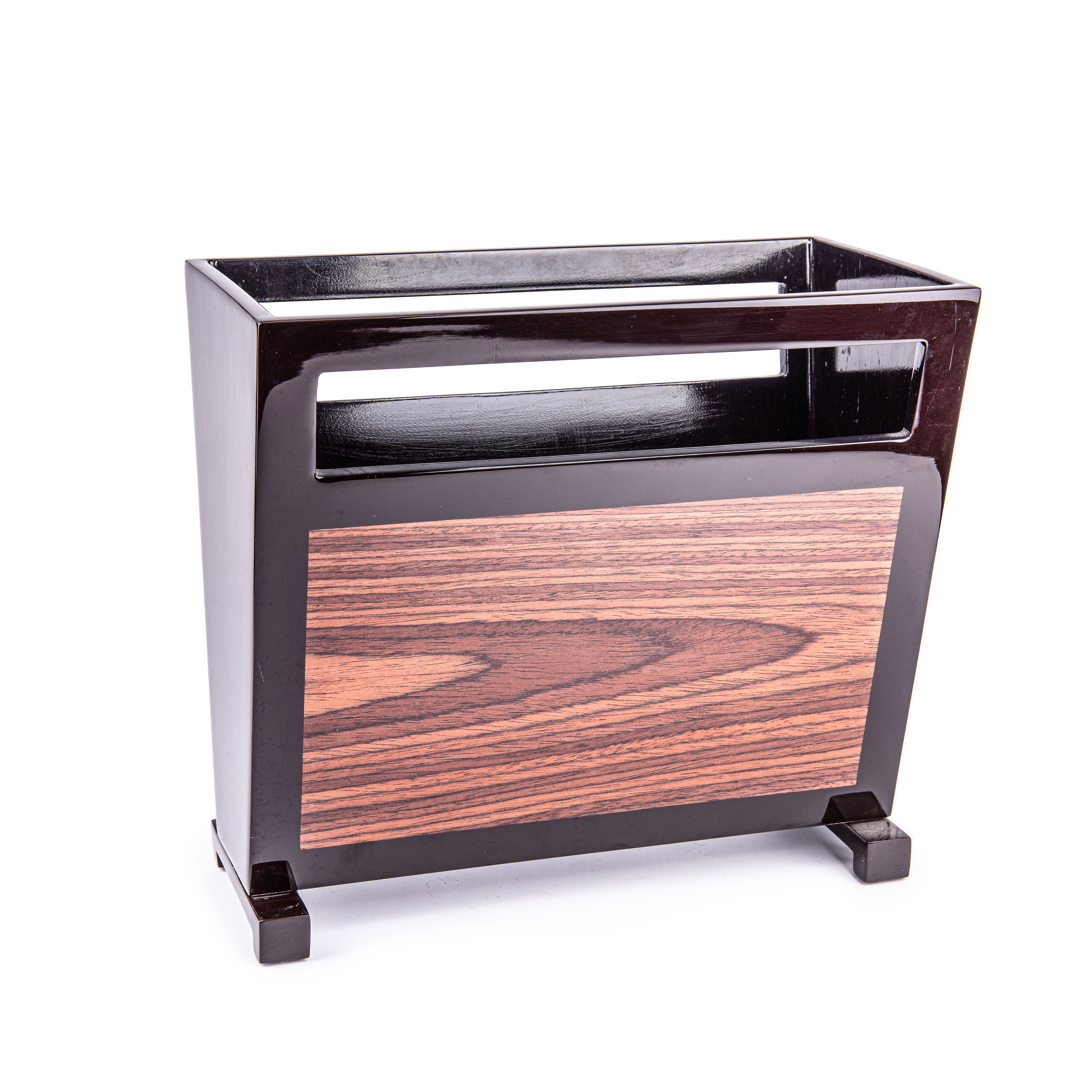 Pacific Connections. Magazine Rack