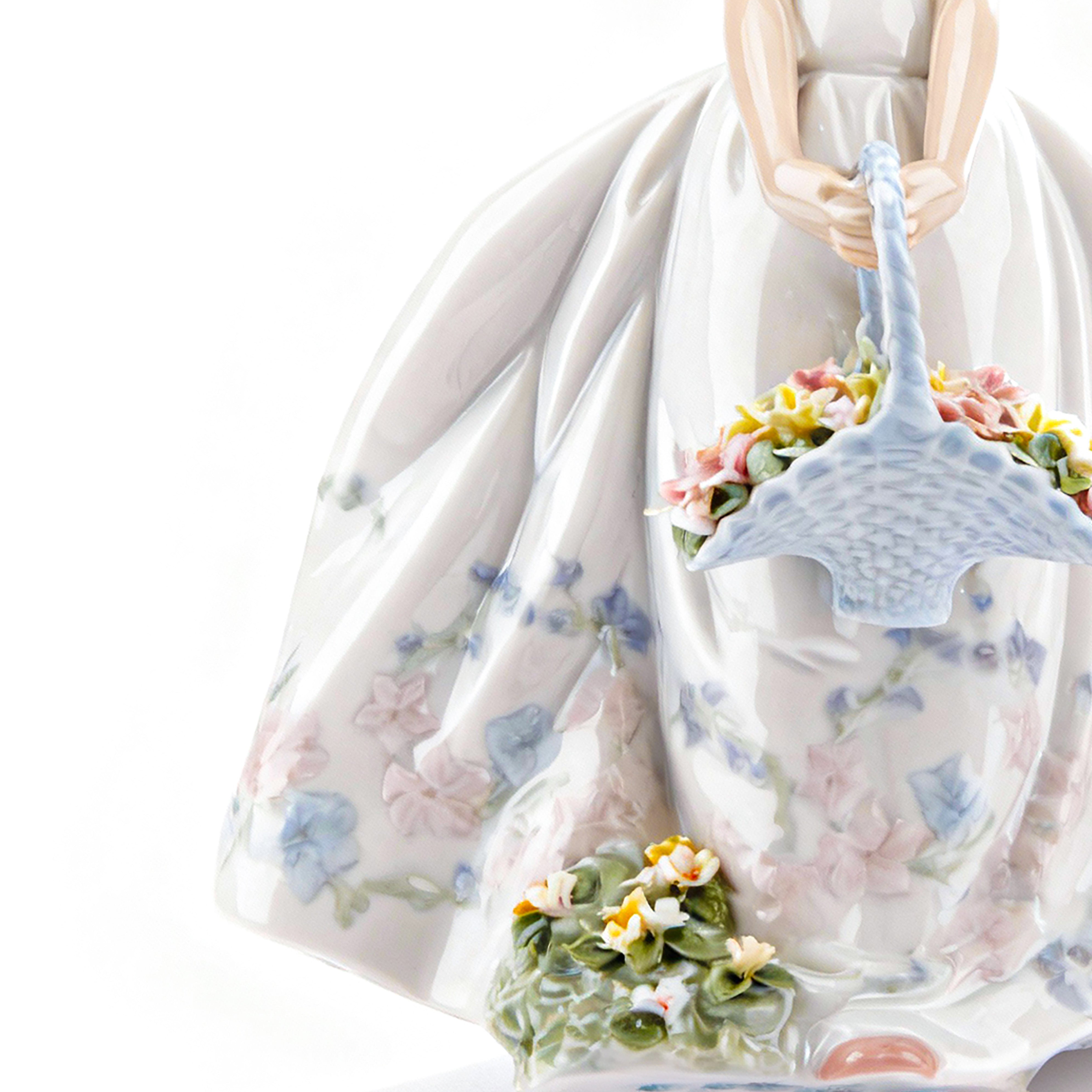 Lladró. Flower Girl Figurine. Large Size